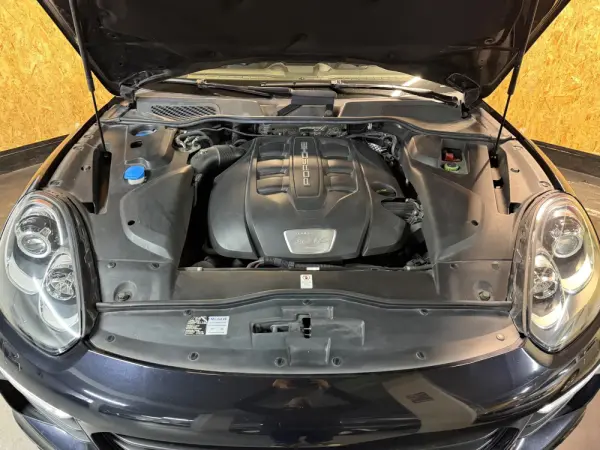 Porsche Cayenne Electric 37