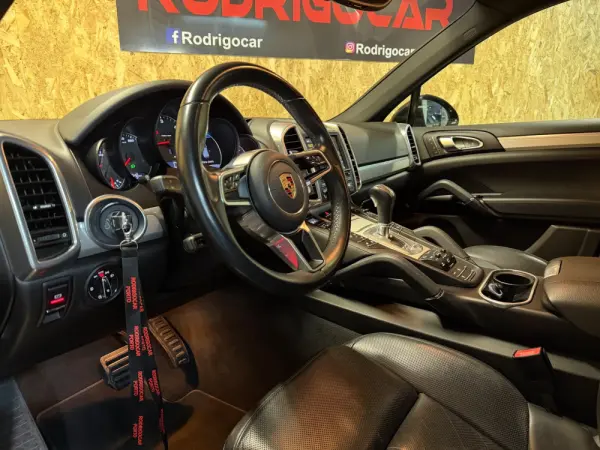 Porsche Cayenne Electric 46