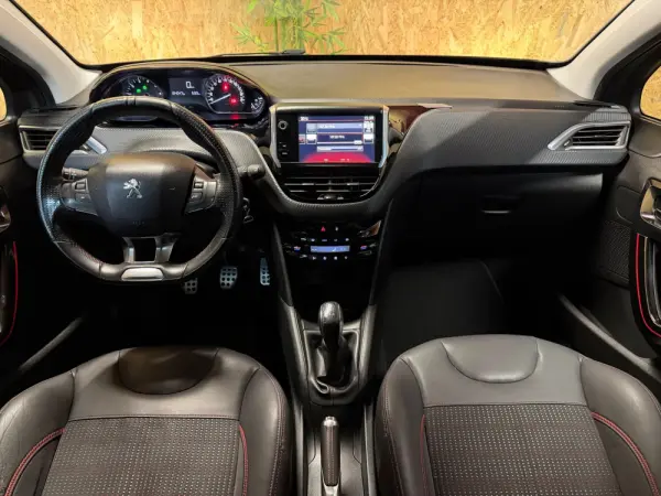 Peugeot 208 1.2 PureTech GT Line 4