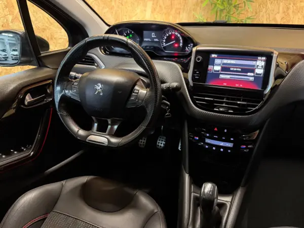 Peugeot 208 1.2 PureTech GT Line 6