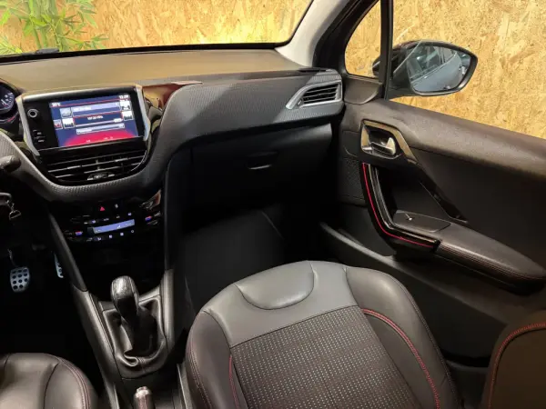Peugeot 208 1.2 PureTech GT Line 7