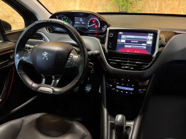 Peugeot 208 1.2 PureTech GT Line 9