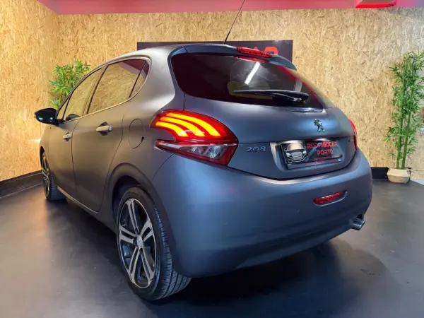 Peugeot 208 1.2 PureTech GT Line 10