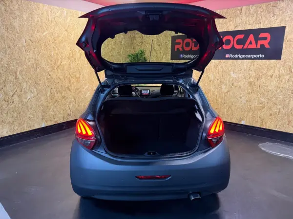 Peugeot 208 1.2 PureTech GT Line 14