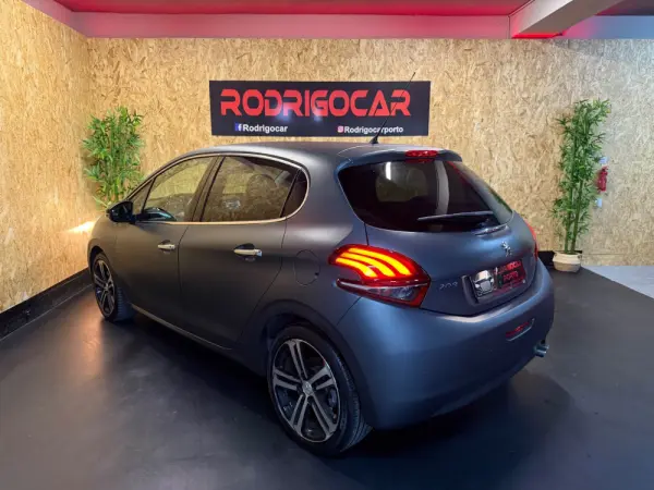 Peugeot 208 1.2 PureTech GT Line 23
