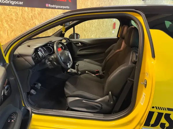 Citroen DS3 1.2 VTi So Chic 28
