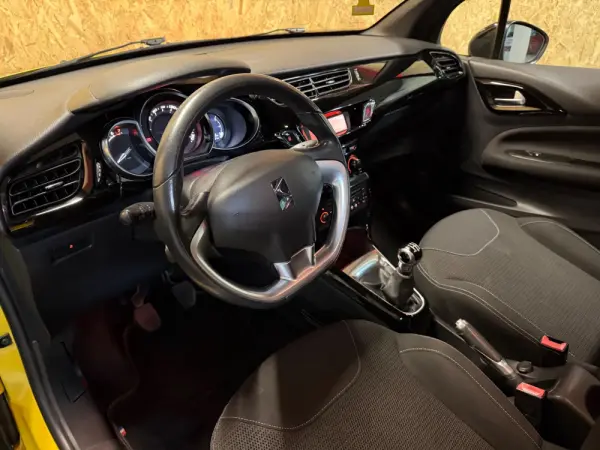 Citroen DS3 1.2 VTi So Chic 30