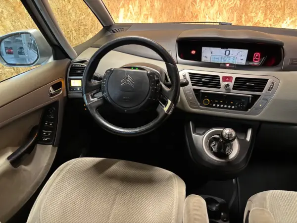 Citroen C4 Picasso 1.6 HDi Exclusive 6