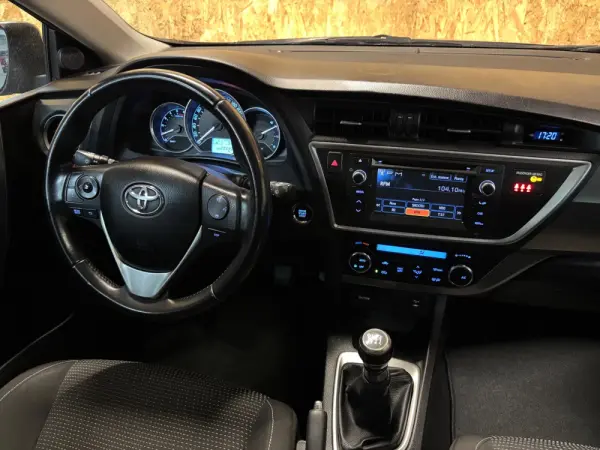 Toyota Auris Touring Sports 1.4 D-4D Com+P.Sport +Navi 9