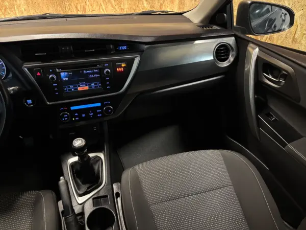 Toyota Auris Touring Sports 1.4 D-4D Com+P.Sport +Navi 8