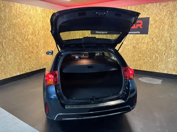 Toyota Auris Touring Sports 1.4 D-4D Com+P.Sport +Navi 15