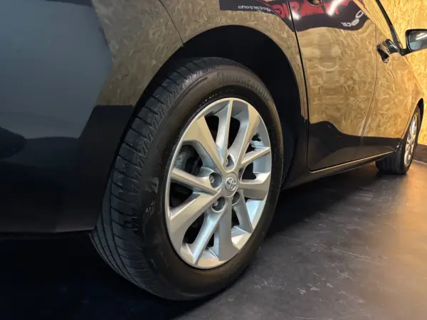 Toyota Auris Touring Sports 1.4 D-4D Com+P.Sport +Navi 19