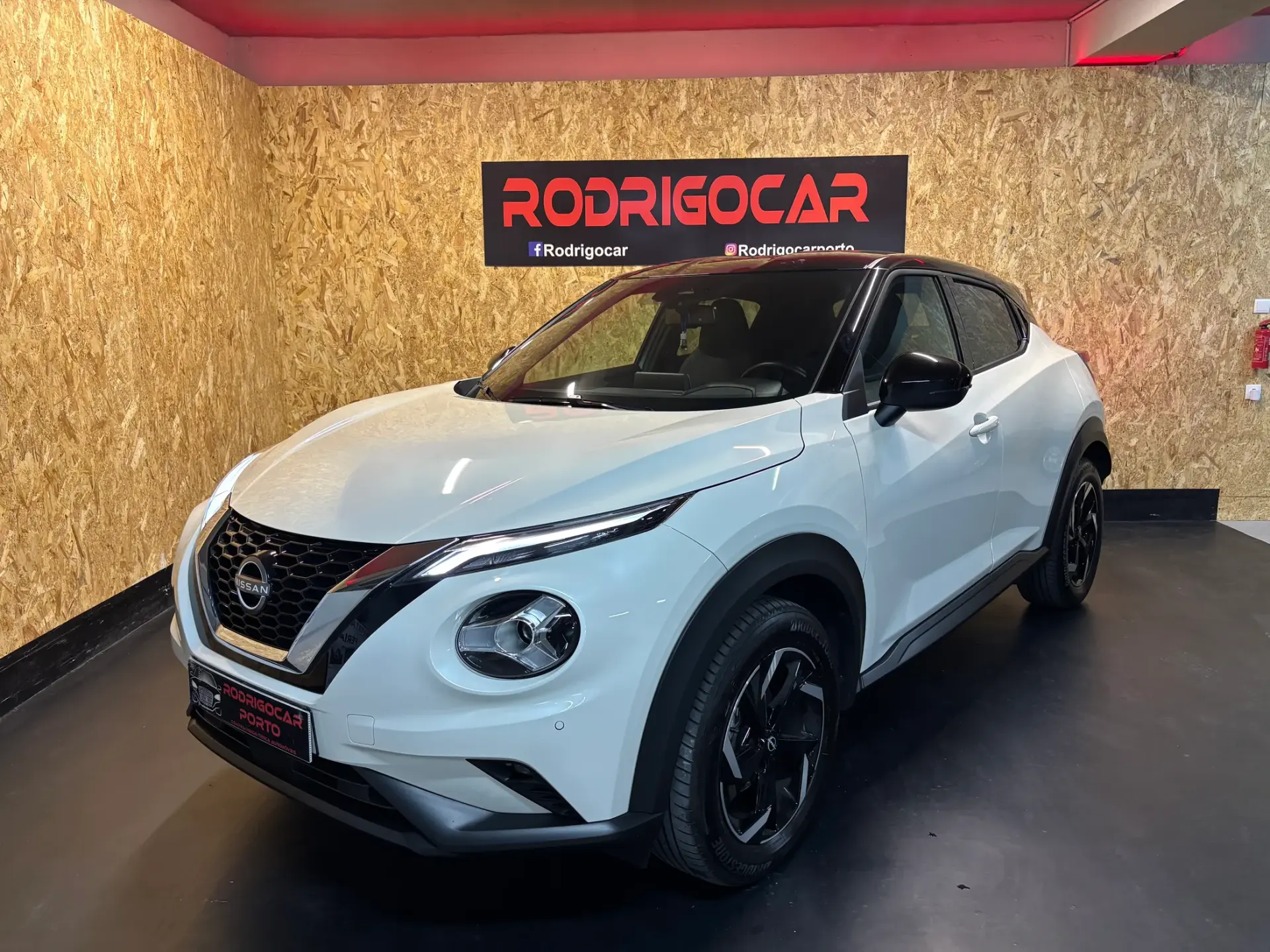 Nissan Juke 1.0 DIG-T N-Design Black 2