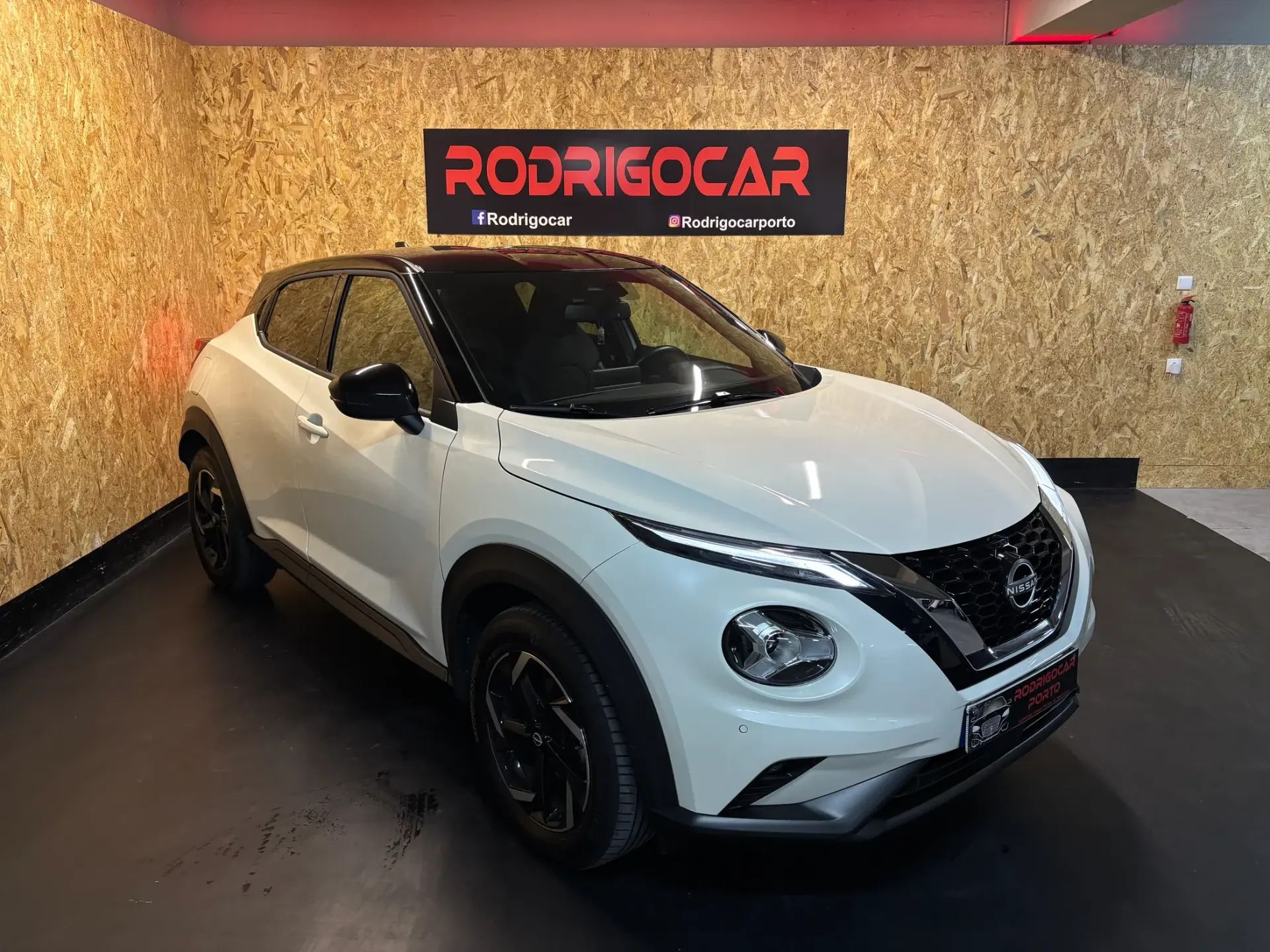 Nissan Juke 1.0 DIG-T N-Design Black 1