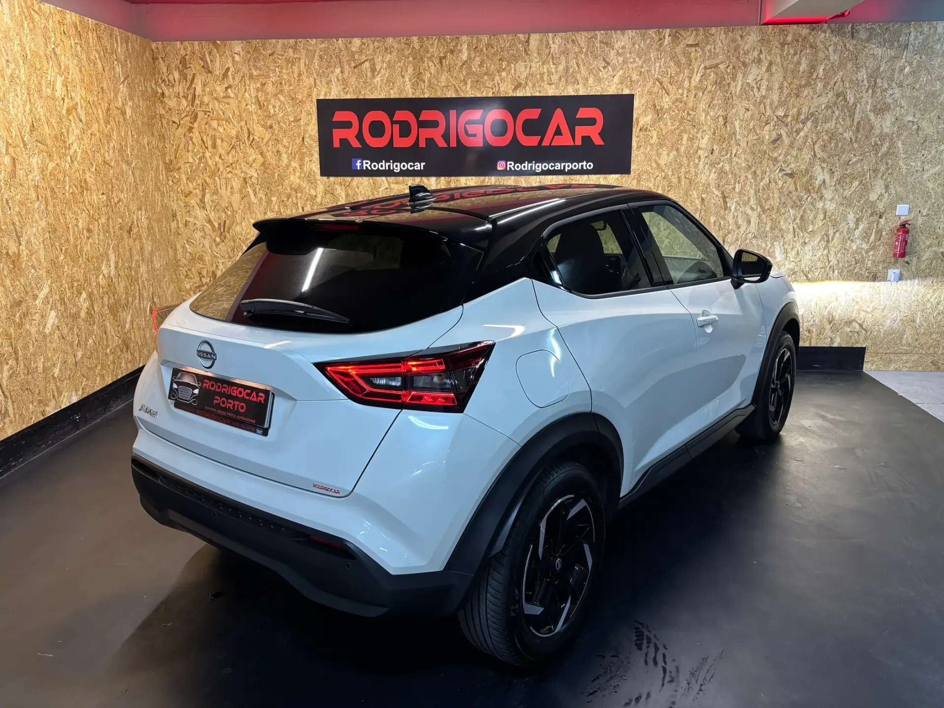 Nissan Juke 1.0 DIG-T N-Design Black 3