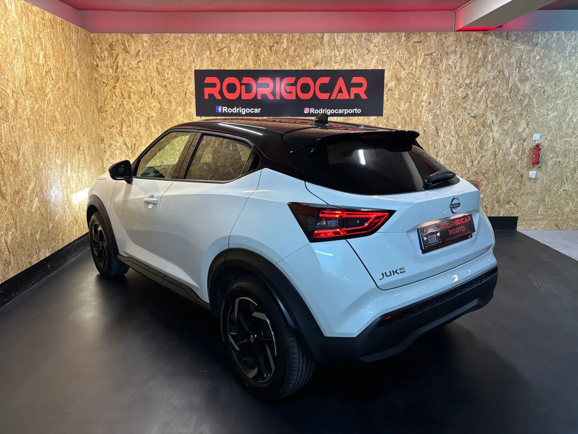 Nissan Juke 1.0 DIG-T N-Design Black 4