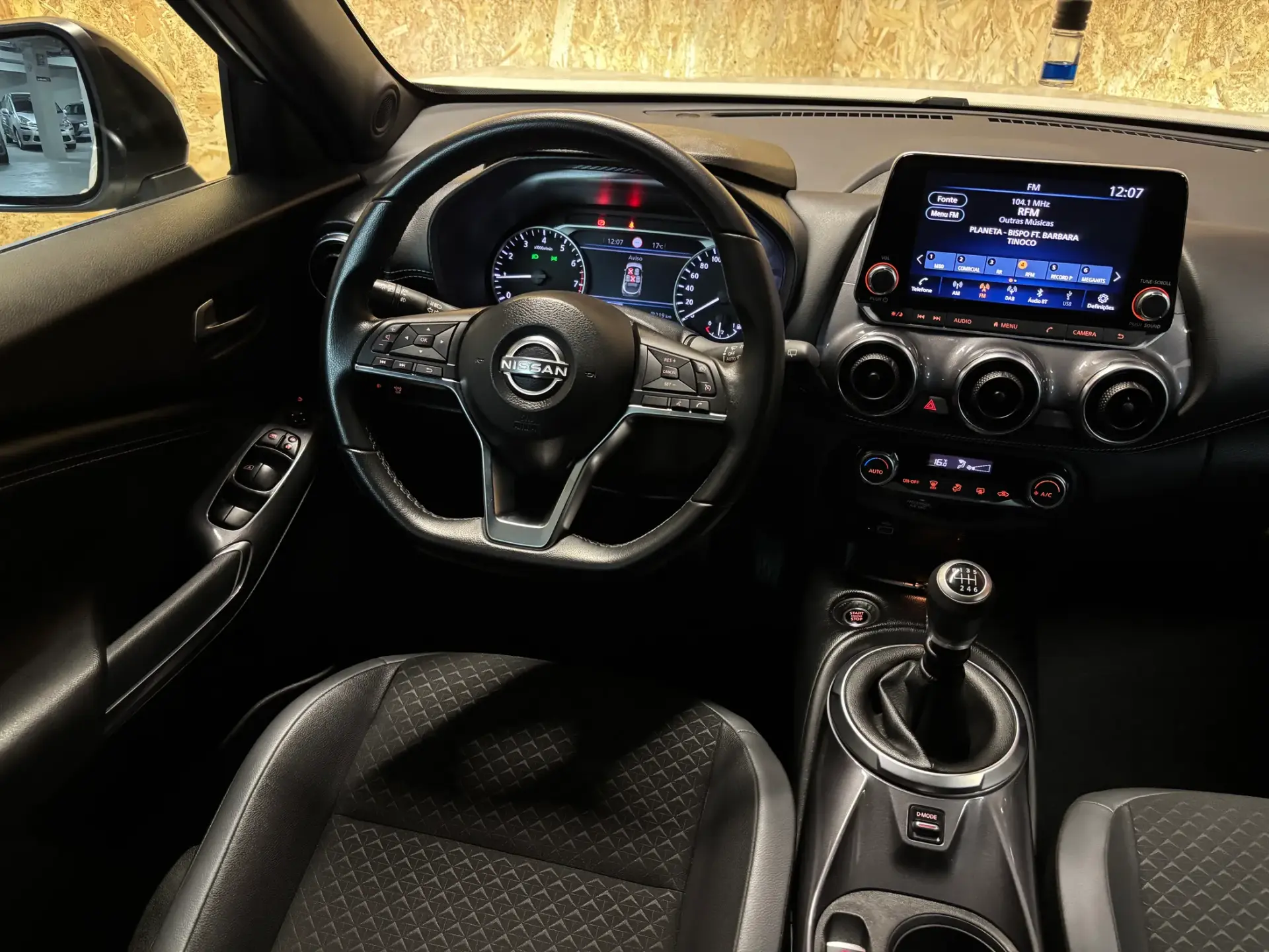 Nissan Juke 1.0 DIG-T N-Design Black 15