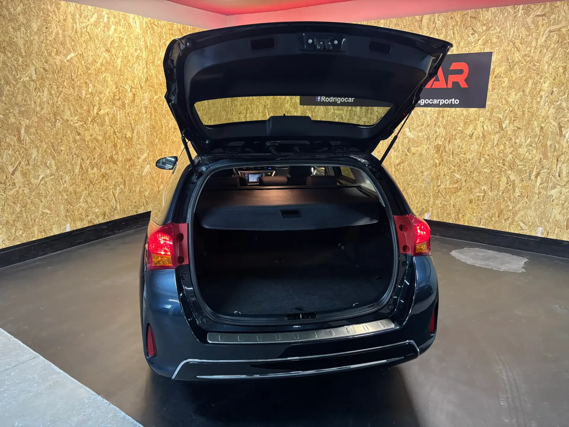 Toyota Auris Touring Sports 1.4 D-4D Comfort+Pack Sport+Navi 24