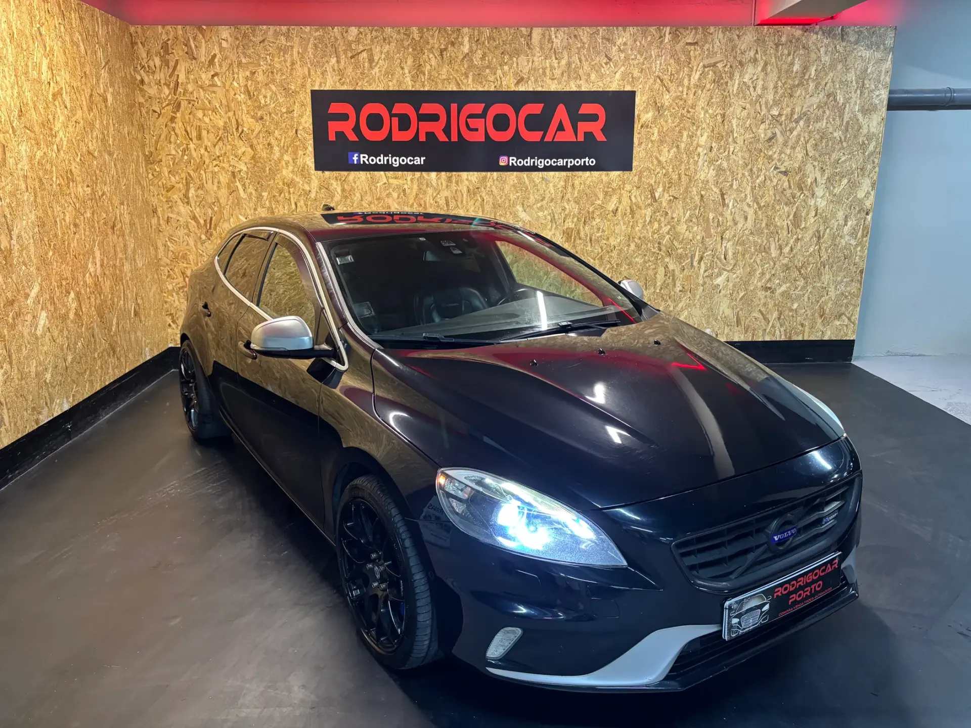 Volvo V40 1.6 D2 R-Design 1