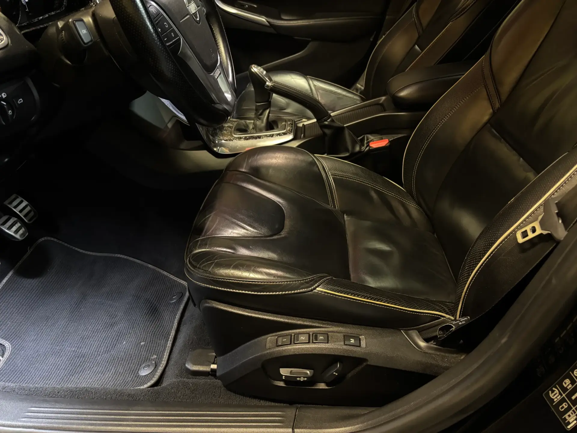 Volvo V40 1.6 D2 R-Design 7