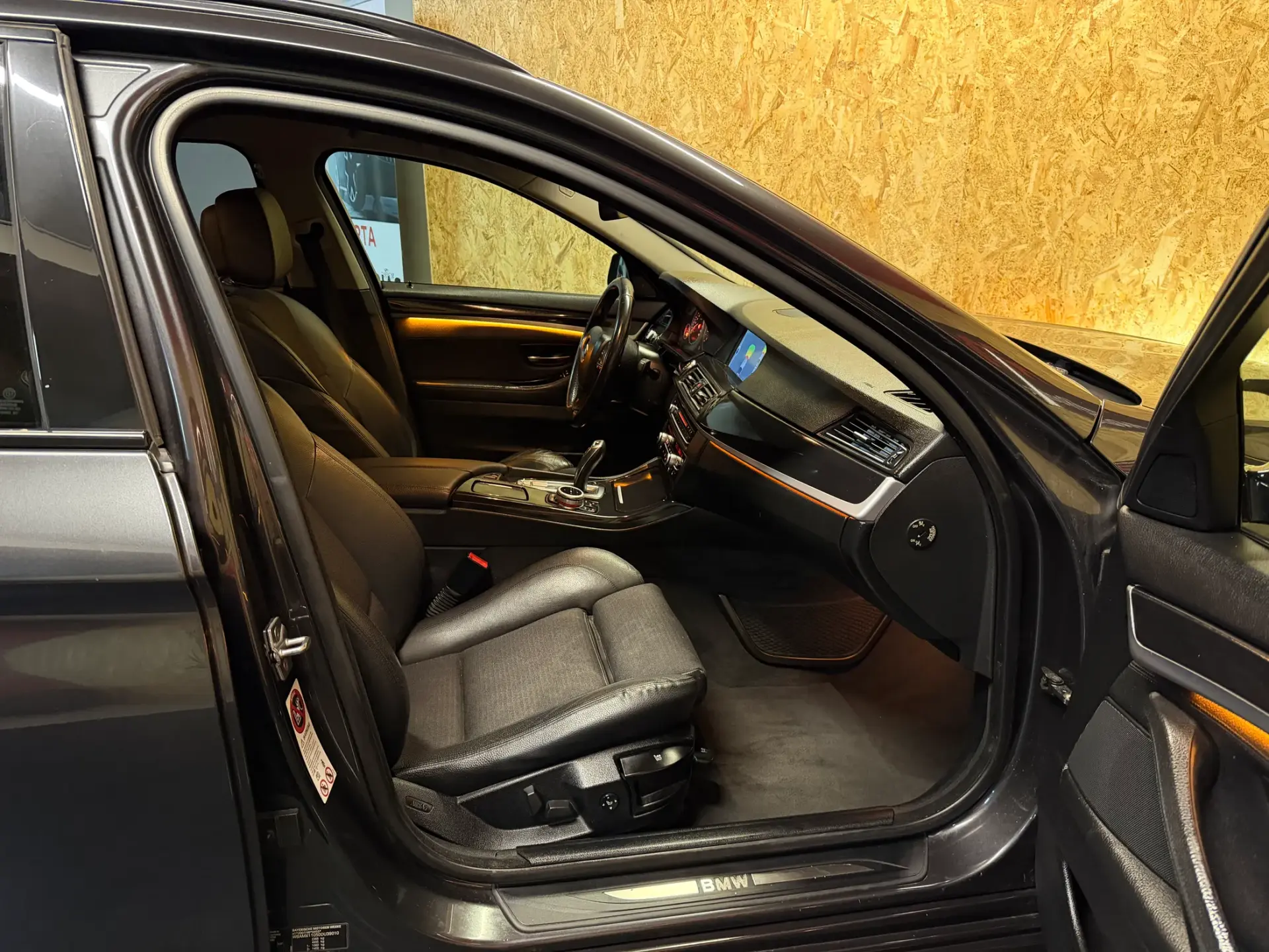 BMW 520 d Pack M Auto 10
