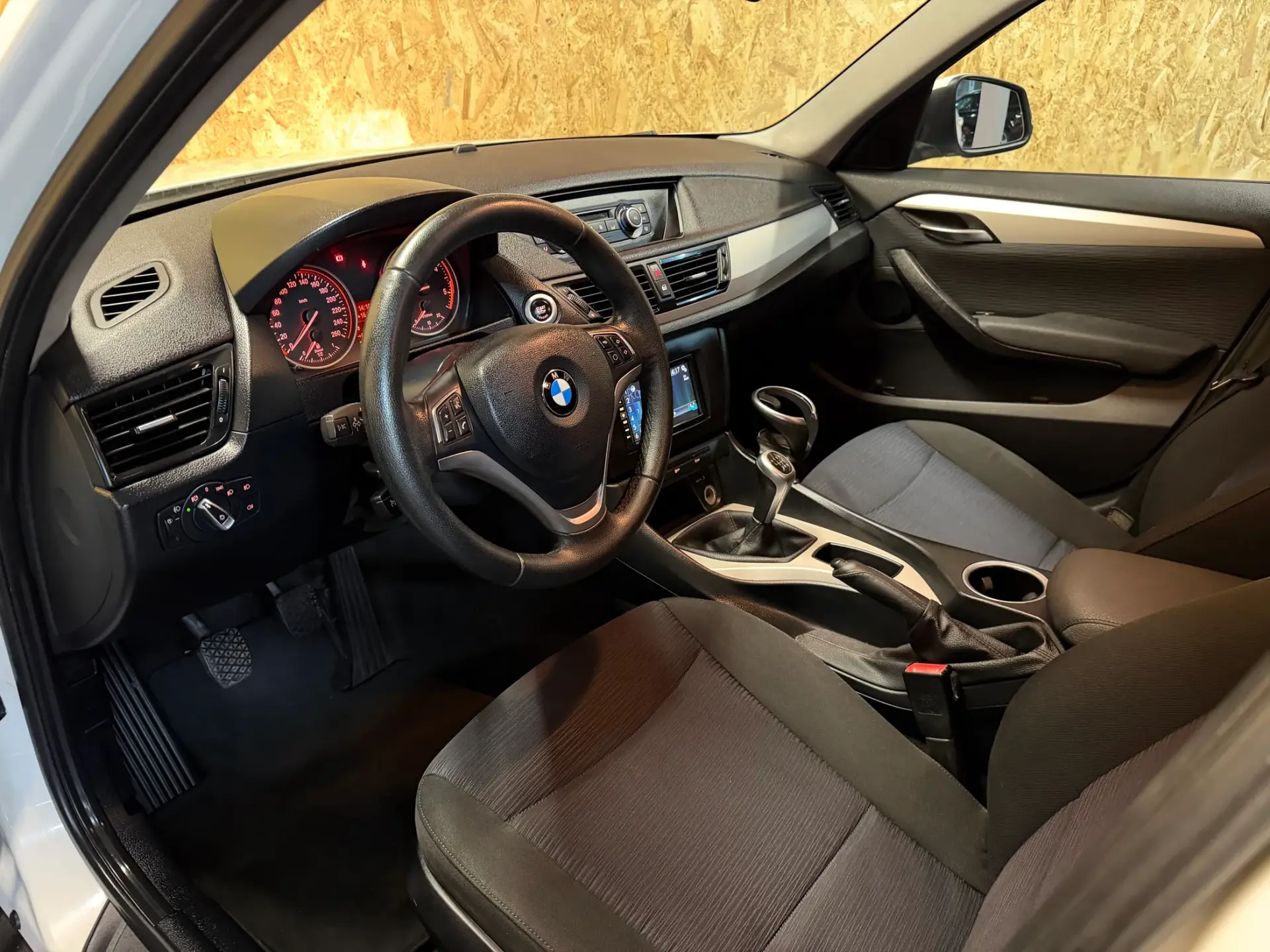 BMW X1 16 d sDrive Line Sport 6