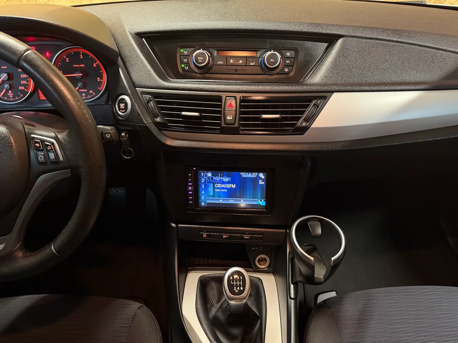 BMW X1 16 d sDrive Line Sport 14