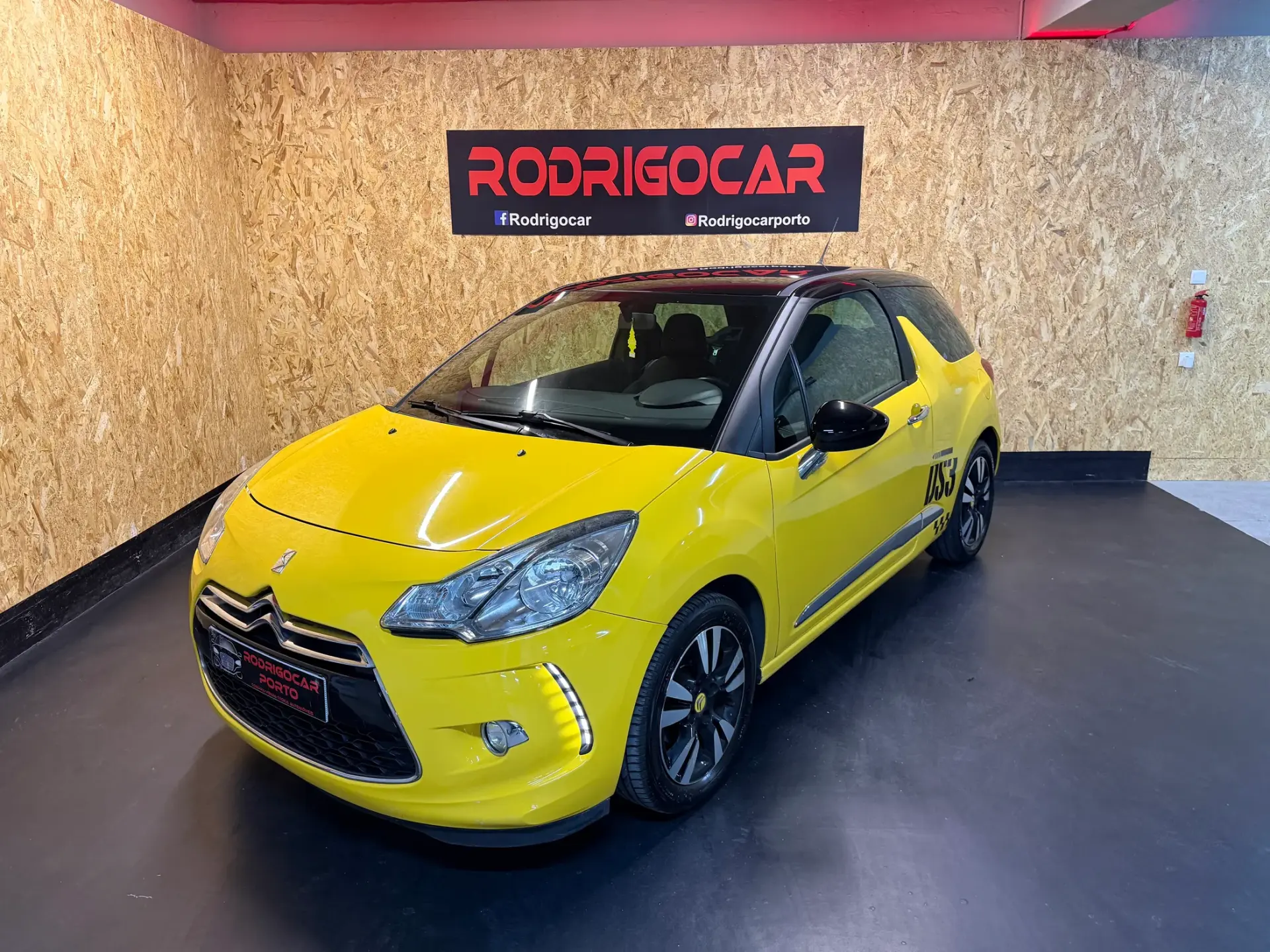 Citroen DS3 1.2 VTi So Chic 2
