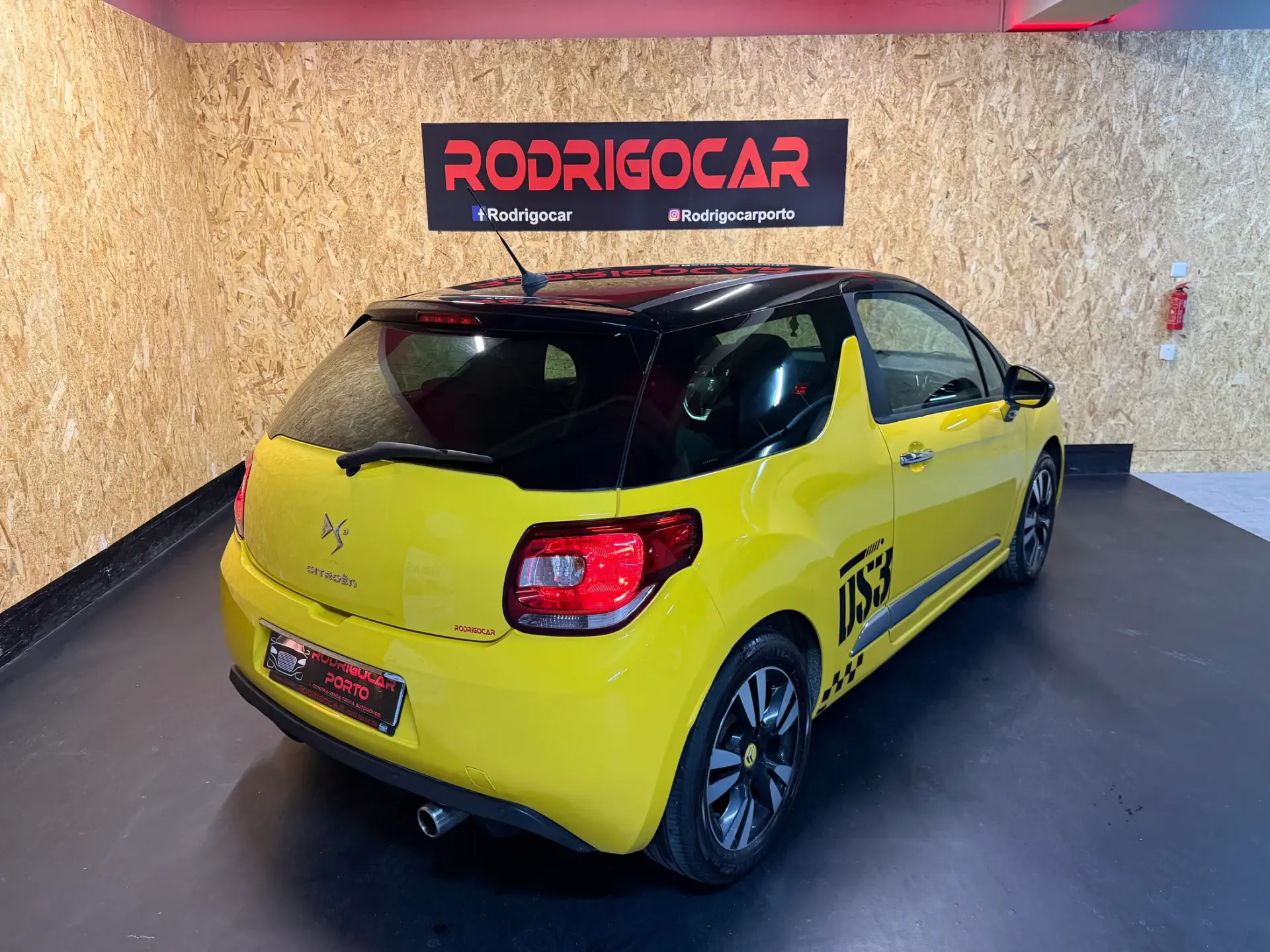 Citroen DS3 1.2 VTi So Chic 3