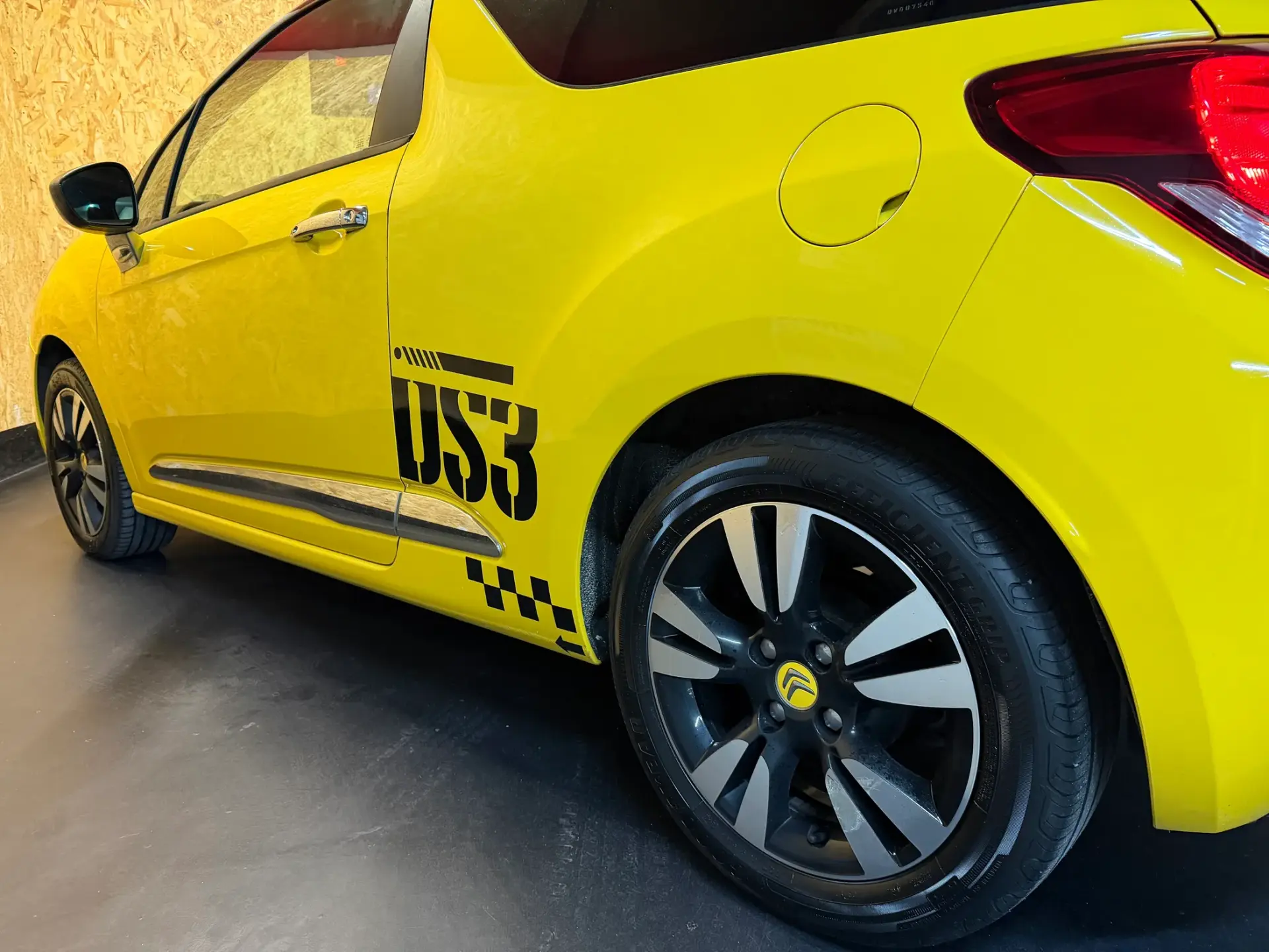 Citroen DS3 1.2 VTi So Chic 22