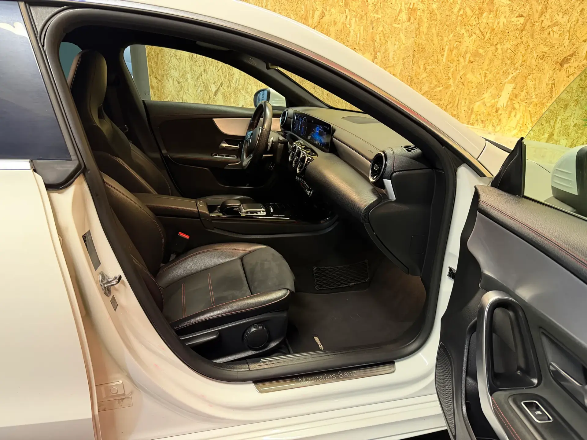 Mercedes-Benz A 180 d AMG Line Aut. 13