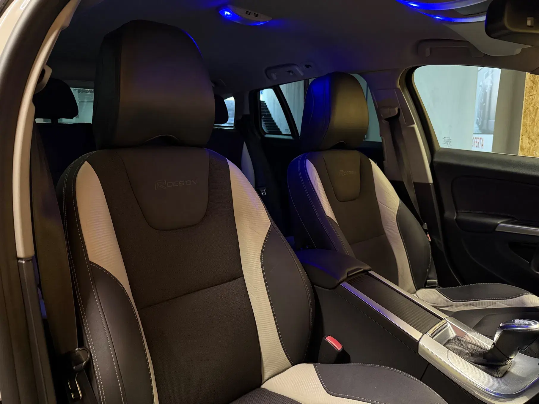 Volvo V60 1.6 D2 Drive R-Design Powershift Start/Stop 7