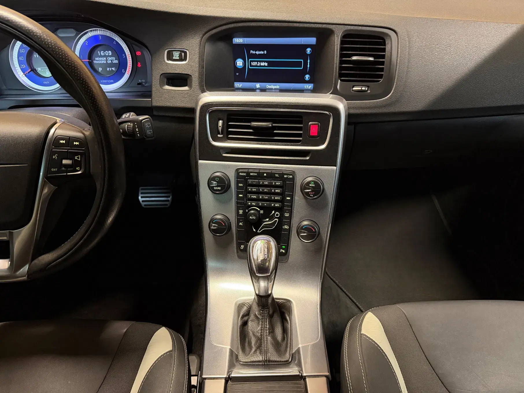 Volvo V60 1.6 D2 Drive R-Design Powershift Start/Stop 13