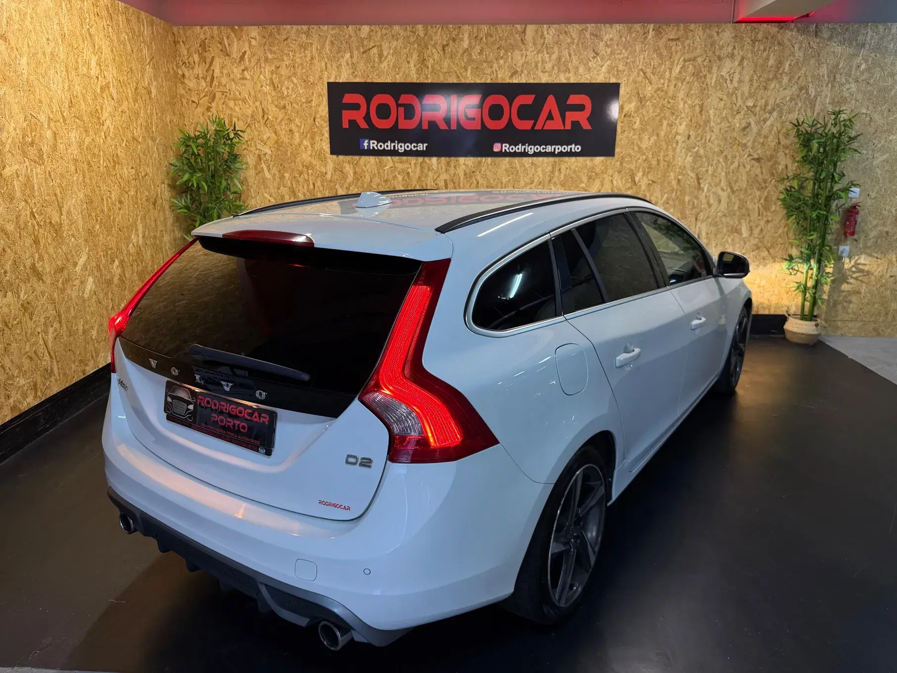 Volvo V60 1.6 D2 Drive R-Design Powershift Start/Stop 23