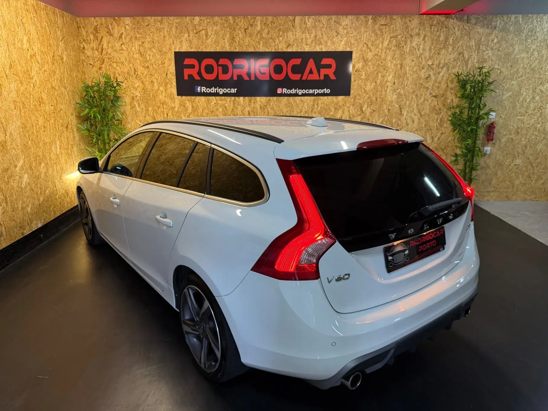 Volvo V60 1.6 D2 Drive R-Design Powershift Start/Stop 30