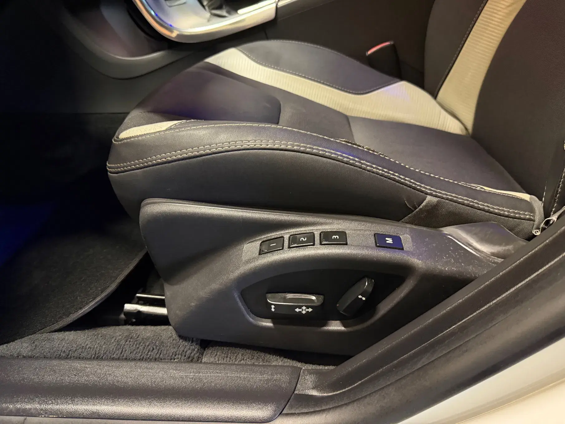 Volvo V60 1.6 D2 Drive R-Design Powershift Start/Stop 33