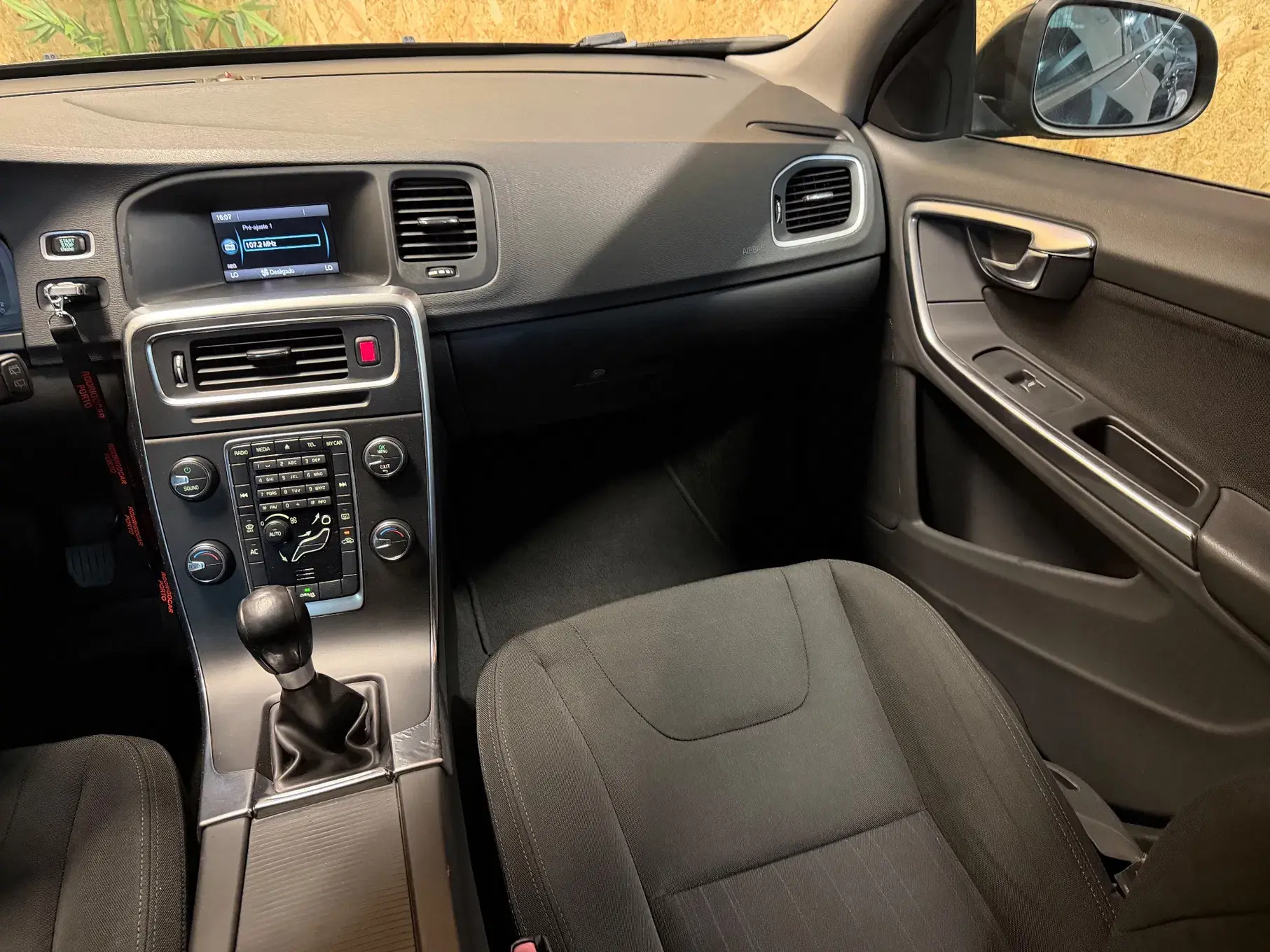 Volvo V60 2.0 D3 Momentum Start/Stop 8