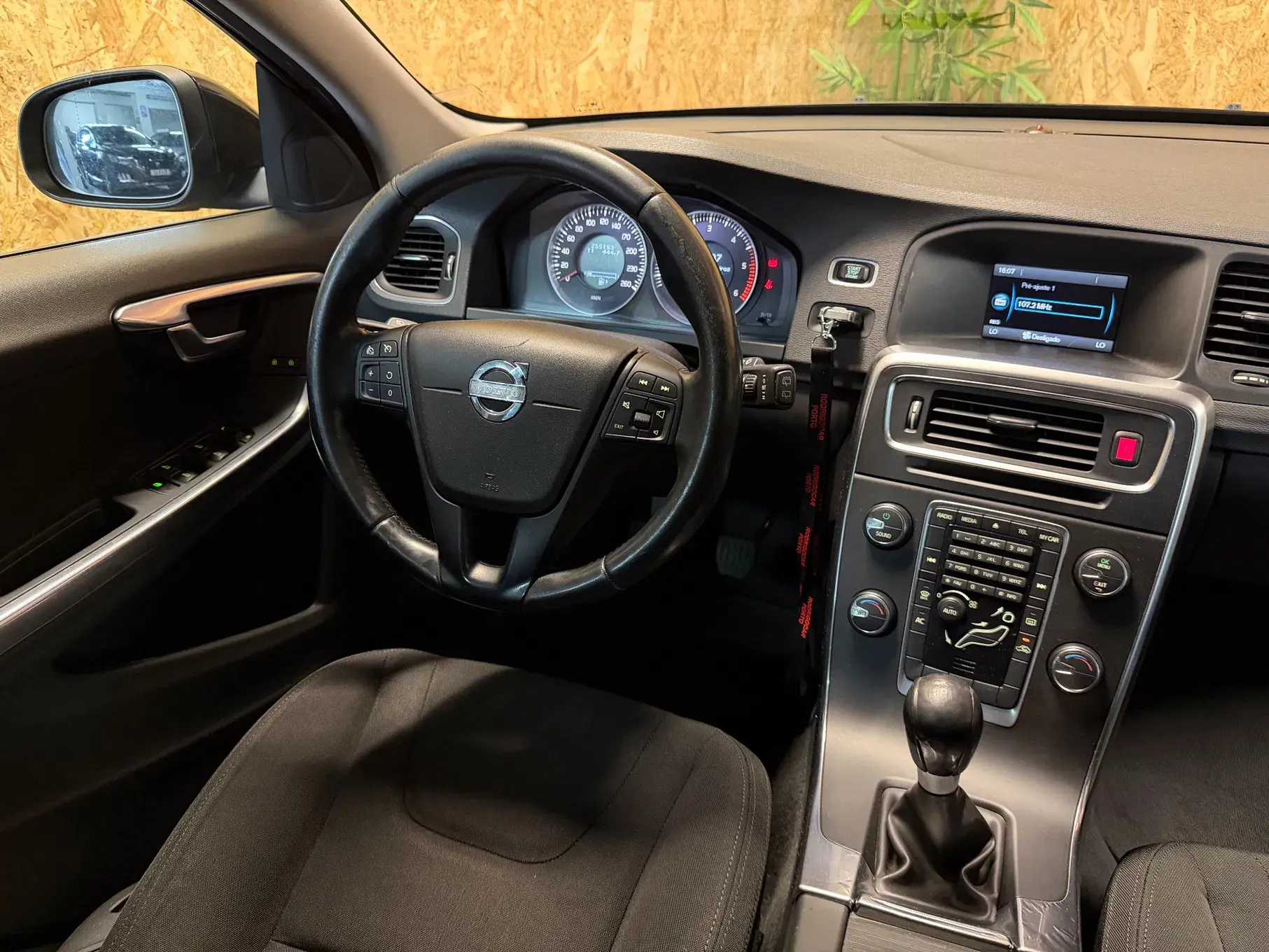 Volvo V60 2.0 D3 Momentum Start/Stop 7
