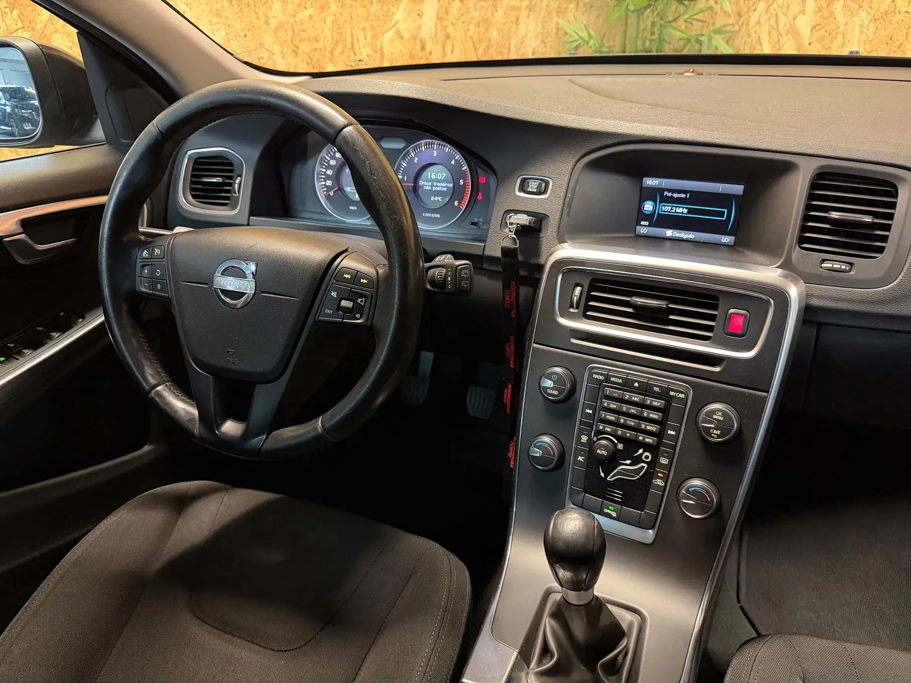 Volvo V60 2.0 D3 Momentum Start/Stop 10
