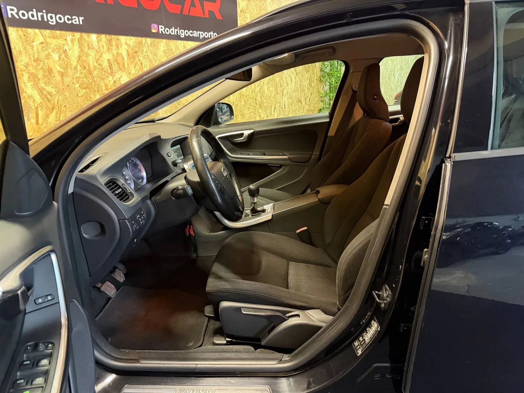 Volvo V60 2.0 D3 Momentum Start/Stop 29
