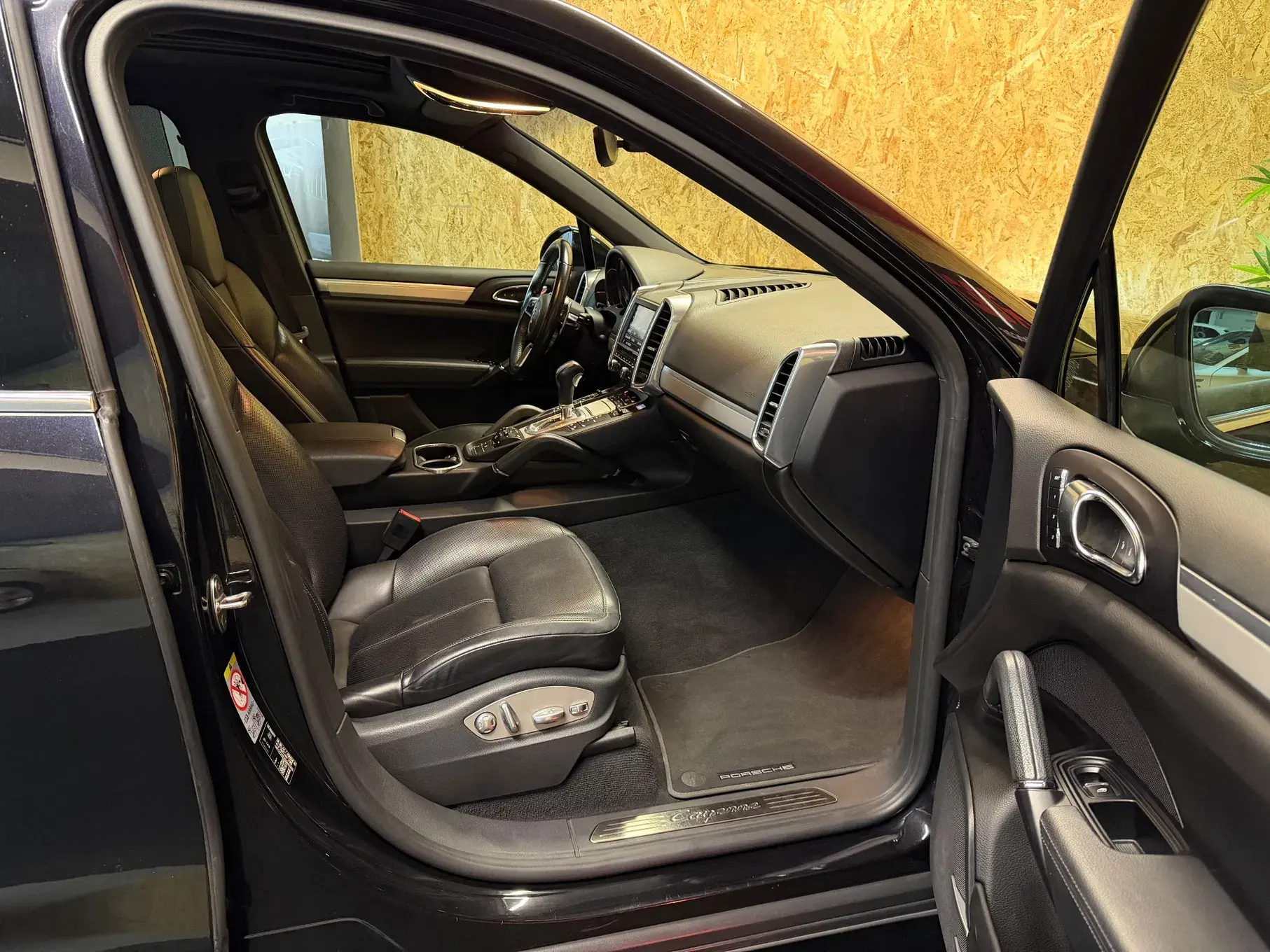 Porsche Cayenne Electric 9