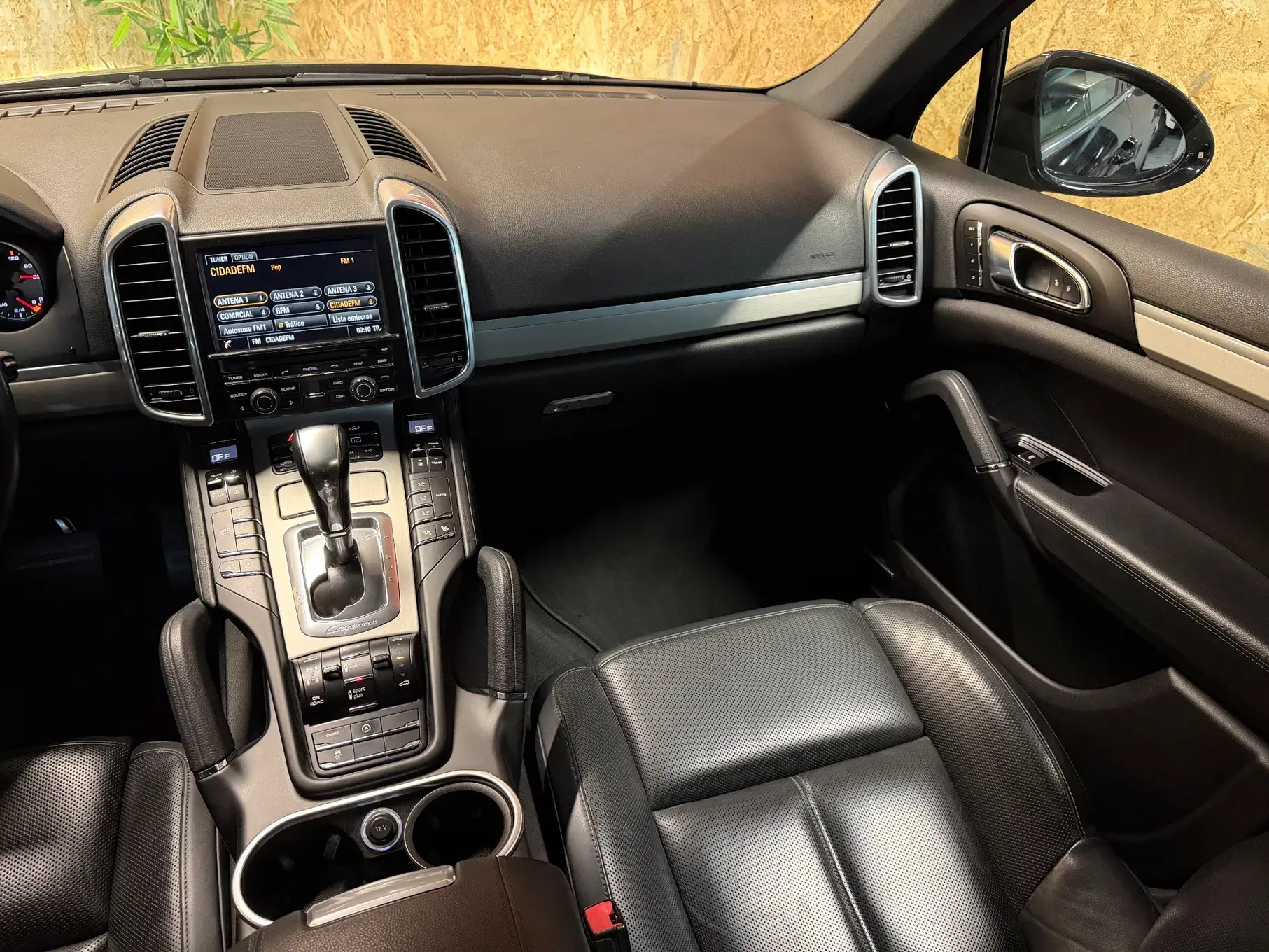 Porsche Cayenne Electric 15