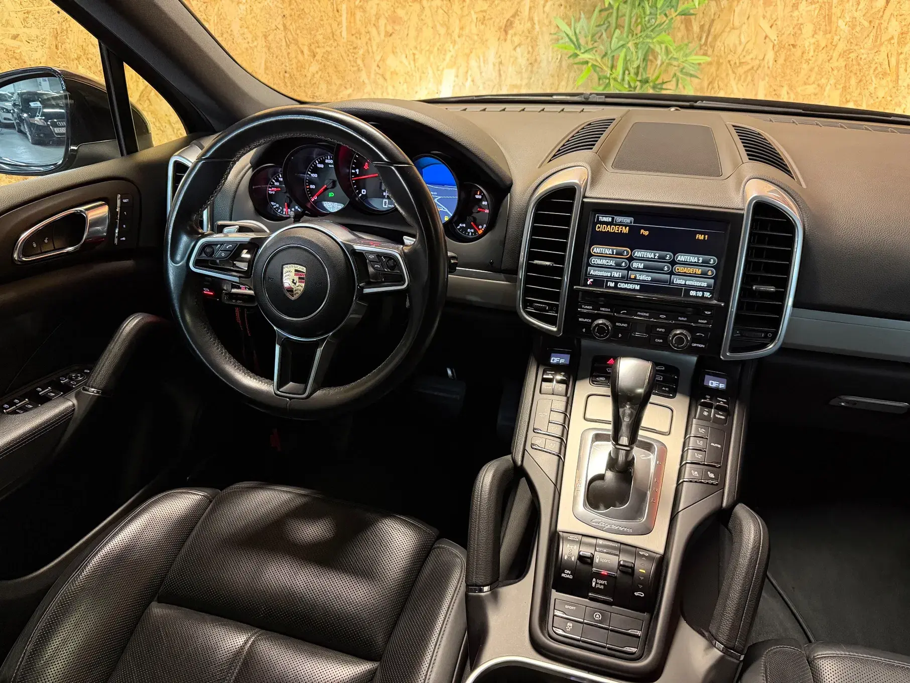 Porsche Cayenne Electric 14