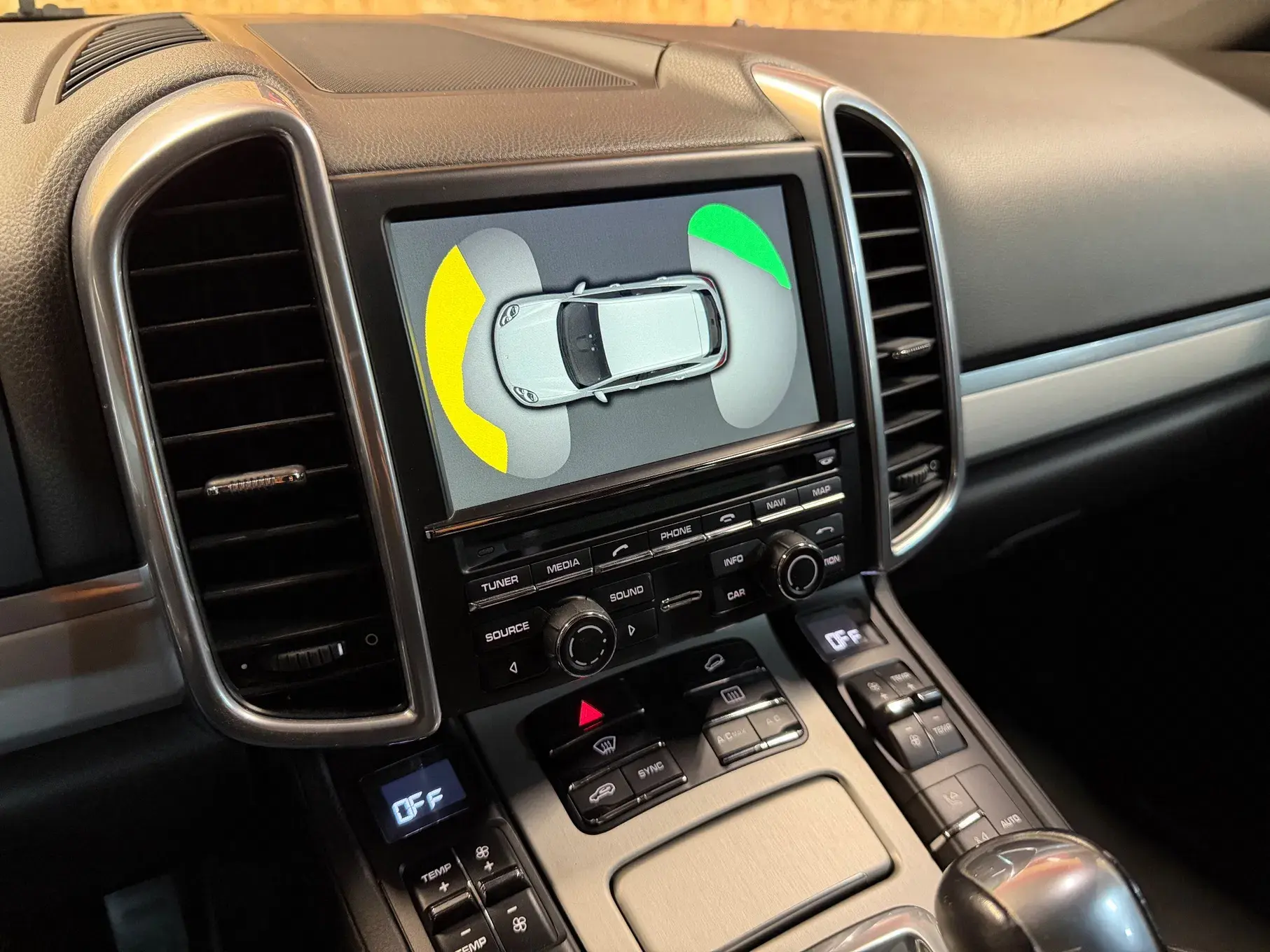 Porsche Cayenne Electric 24