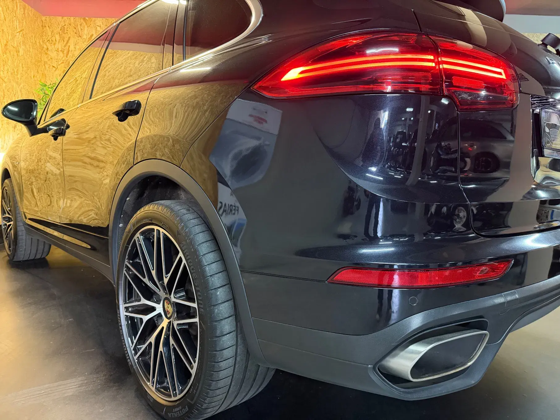 Porsche Cayenne Electric 27