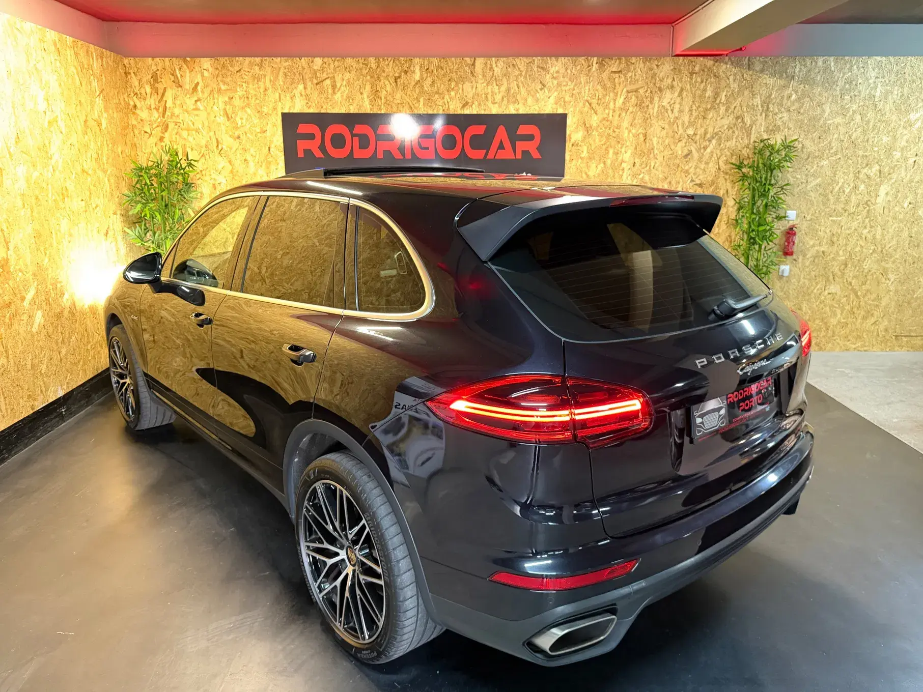 Porsche Cayenne Electric 34