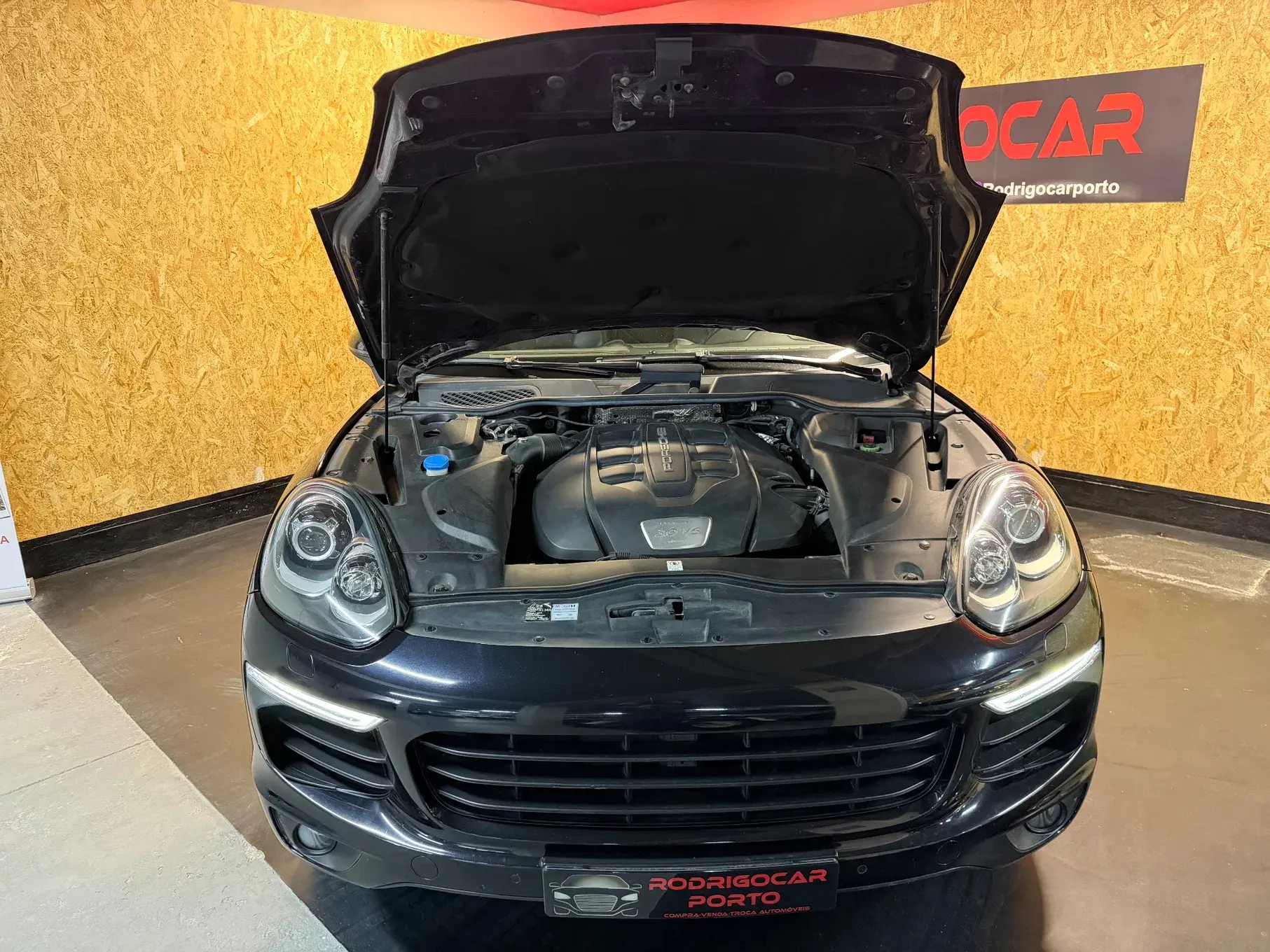 Porsche Cayenne Electric 36