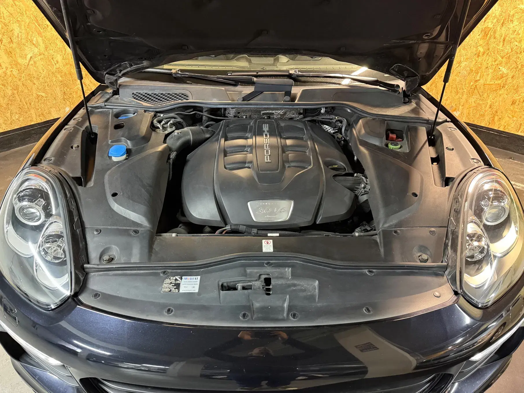 Porsche Cayenne Electric 37