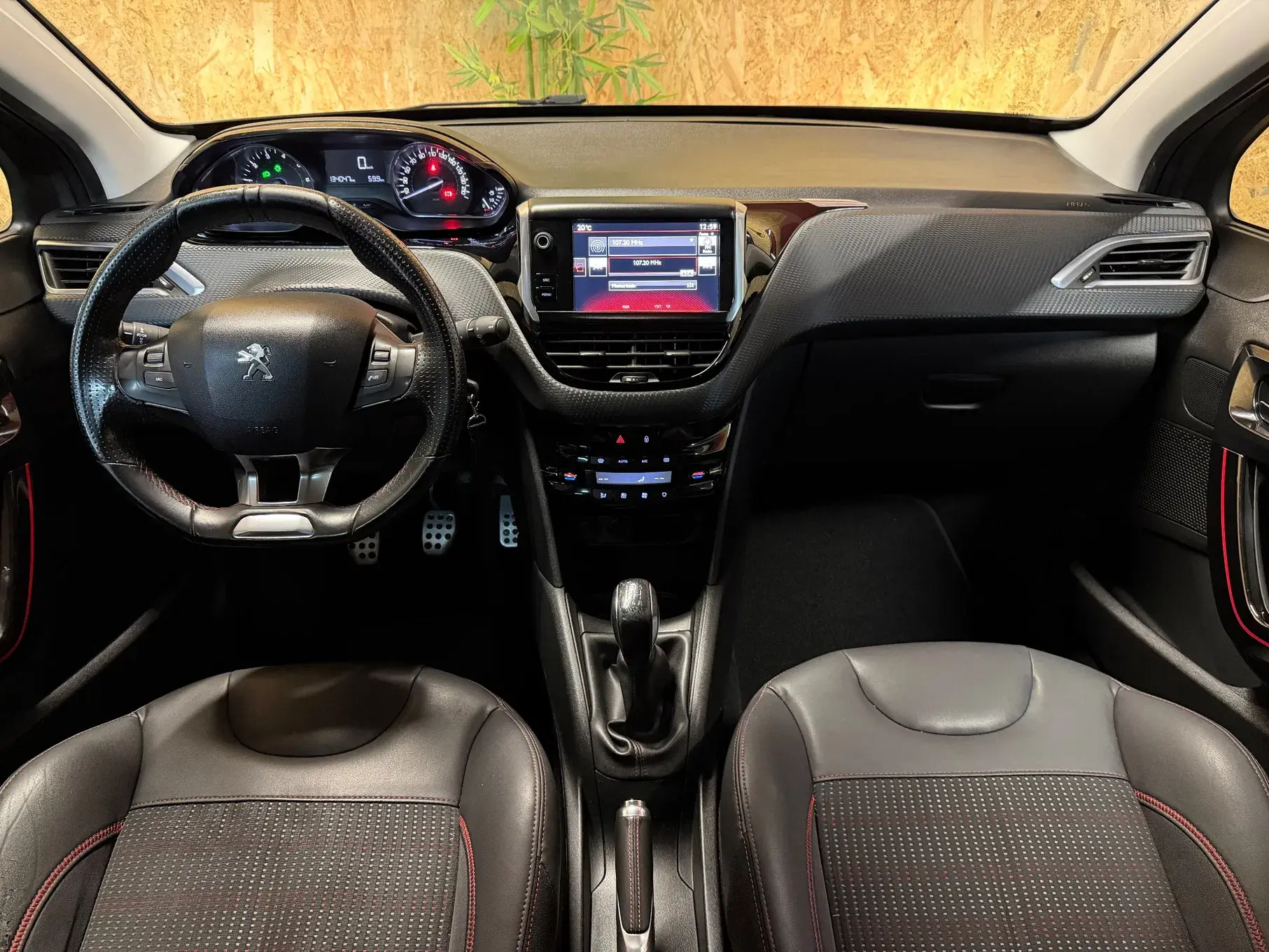 Peugeot 208 1.2 PureTech GT Line 4