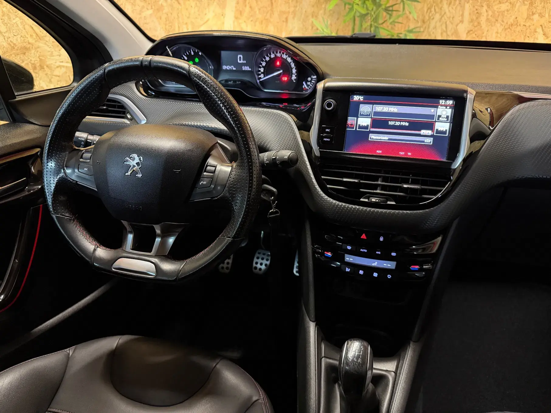 Peugeot 208 1.2 PureTech GT Line 9